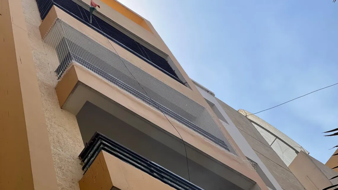Keeping pigeons off balcony