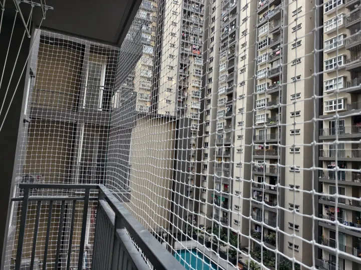 Balcony safety net guide